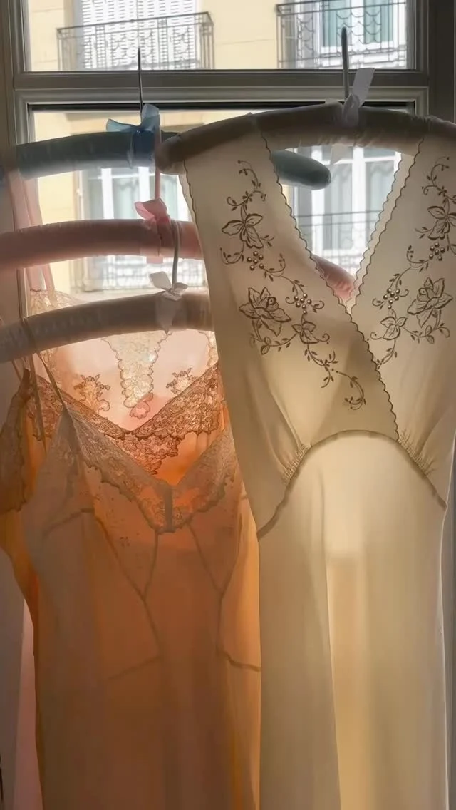 Working on the next vintage collection 🦢♥️

#antiquedress #antiqueclothing #vintagesilk #frenchgirlstyle #coquetteaesthetic