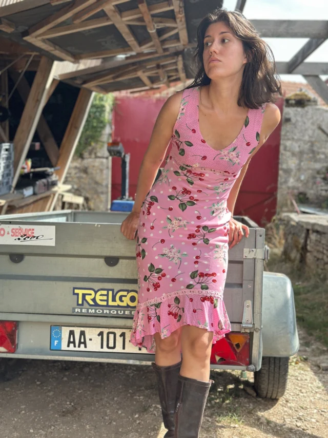 (SOLD) This vintage Maje dress is a cherry pink dream 🍒🌸

#autumnootd #vintageootd #ootdvintage #vintagemaje