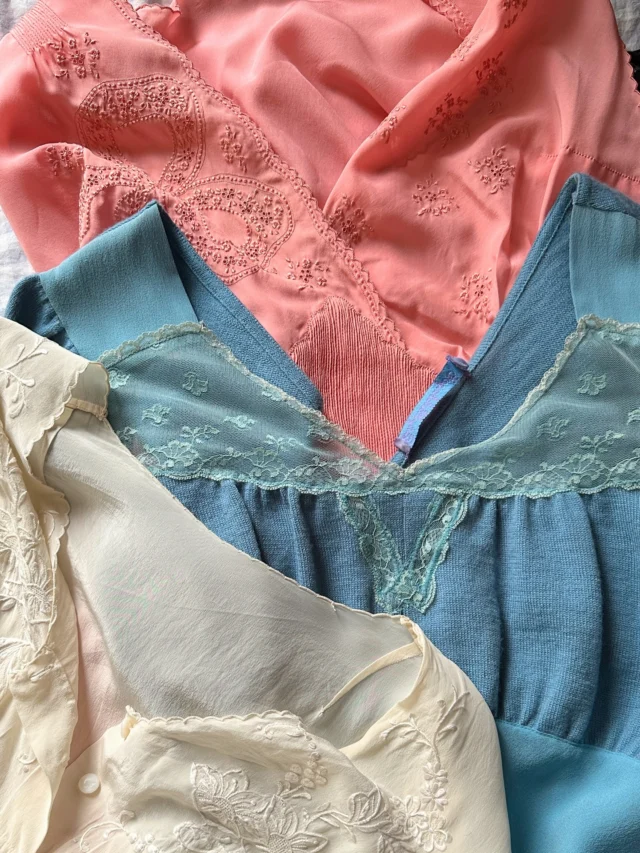 Up to 50% off everything 💖
Our only sale of the year

#antiquedress #vintageparis #frenchgirlstyle