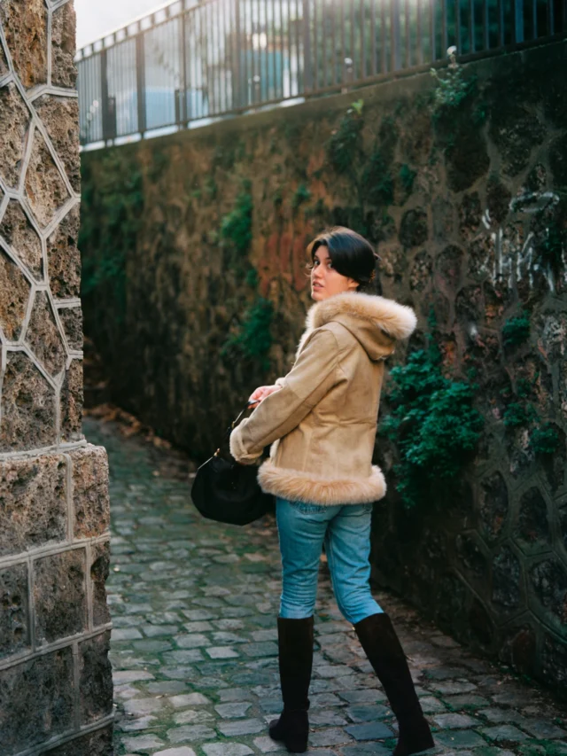 (Sold) This gorgeous Afghan fur coat has sold but we are working on the next vintage drop…🌹

Photo talent @studio_gabes 

#vintagecuration #parisianvibe #frenchgirldaily