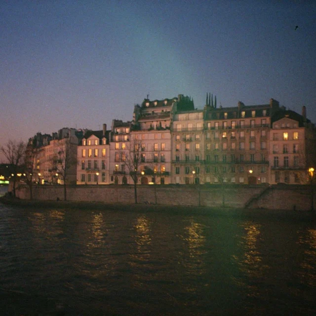 💜

Photo by @anaelmuses 

#parisfilmphotographer #parisianvibe #parisiloveyou