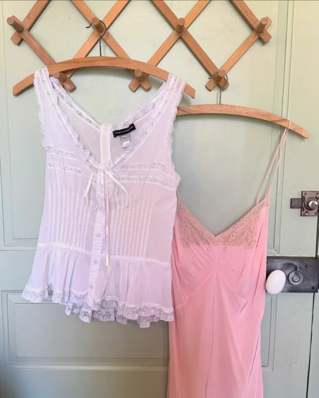 💝💝💝

#vintagedesigner #romanticaesthetic #vintagenightgown