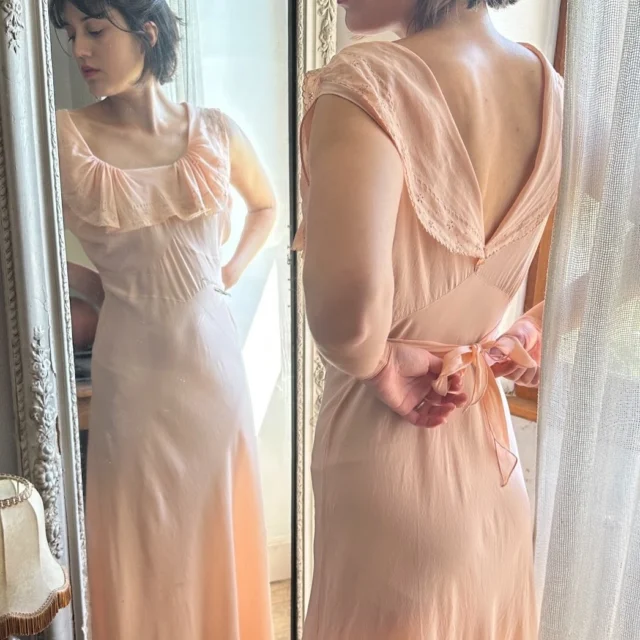 Something very special is coming soon….🎀

#vintagegown #antiqueclothes #silkdressinggown #frenchgirlstyle